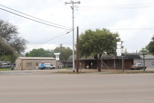 1108 N Esplanade St, Cuero, TX 77954